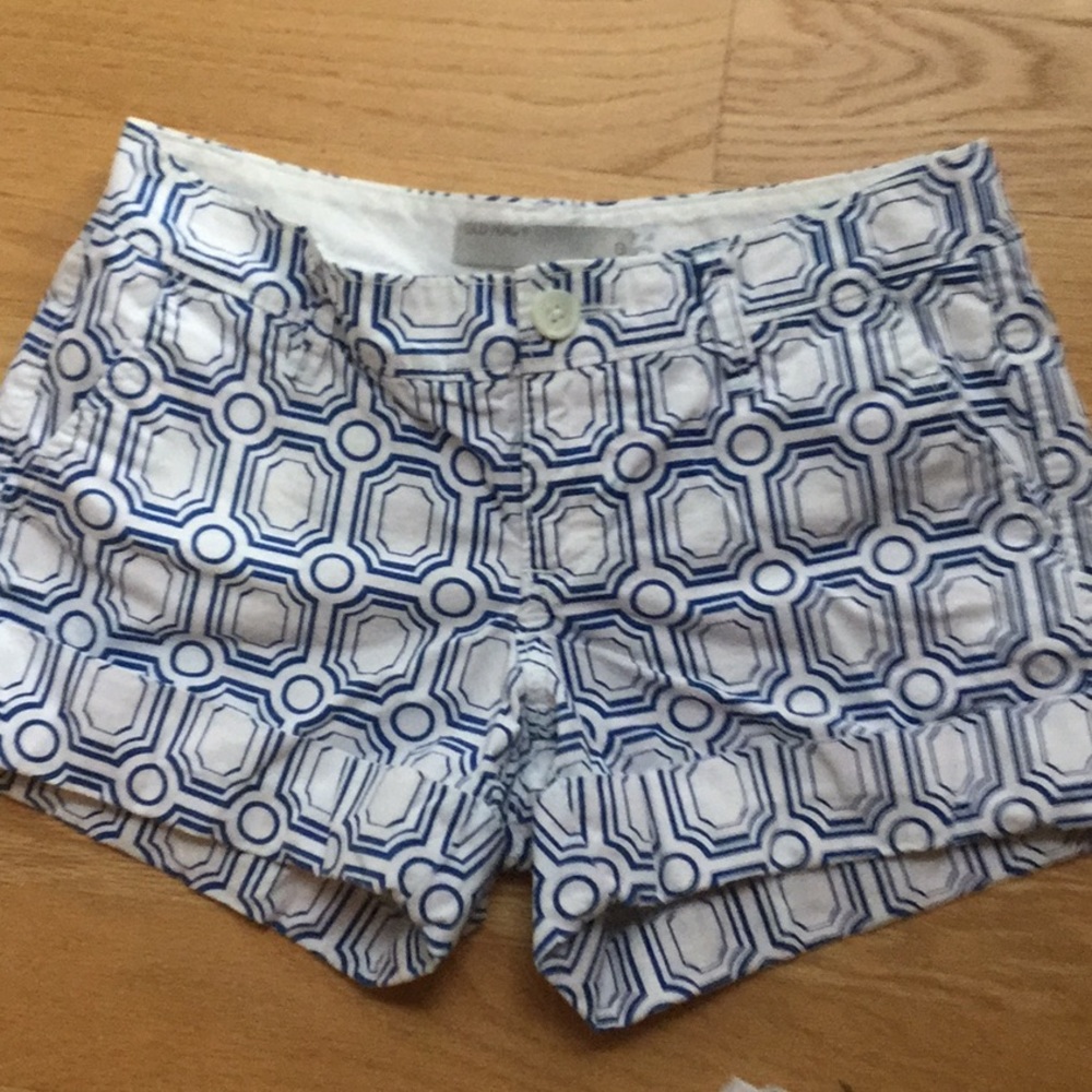 Old Navy White and Blue Geometric Print Women’s Shorts